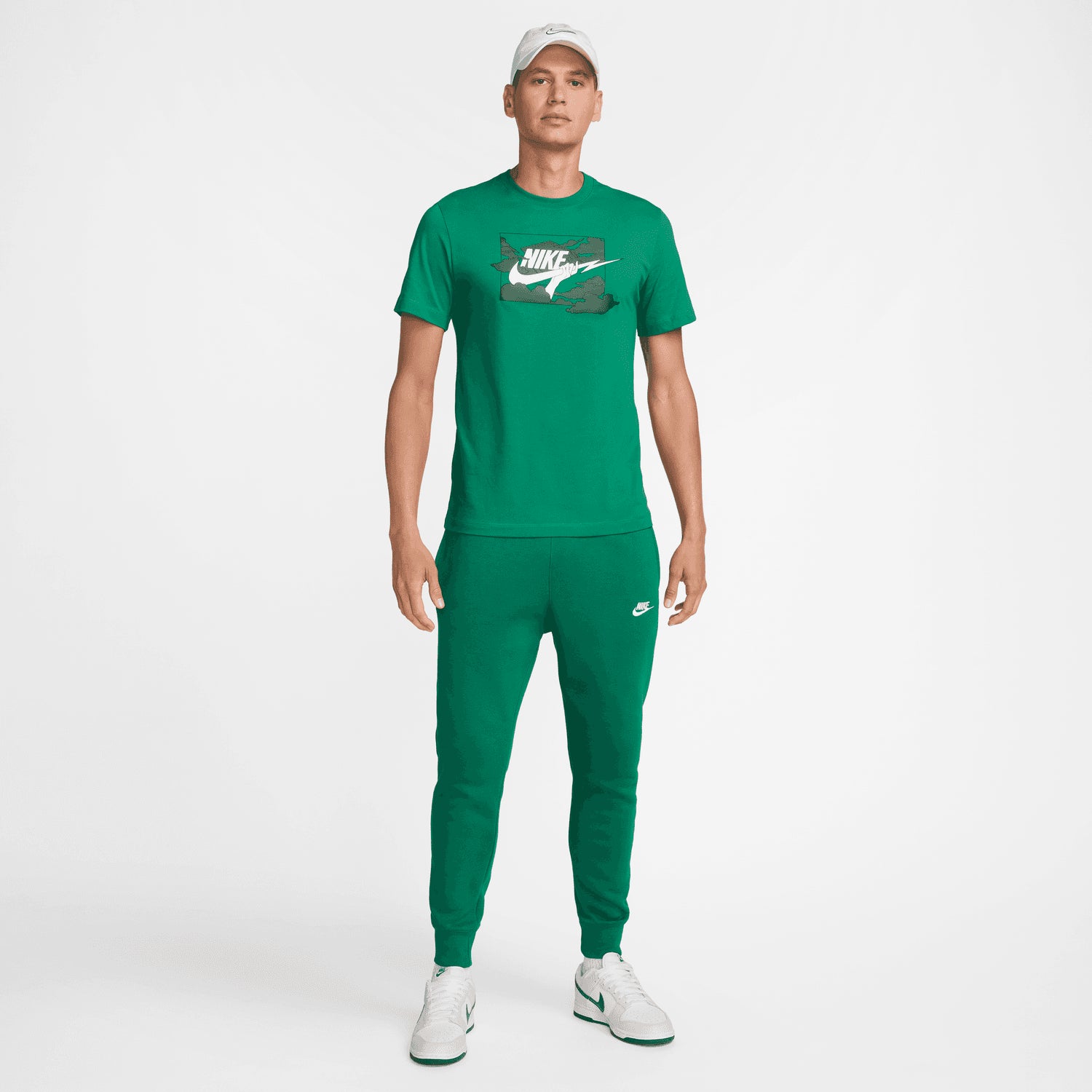 NIKE | CLUB טישרט | FOOT LOCKER