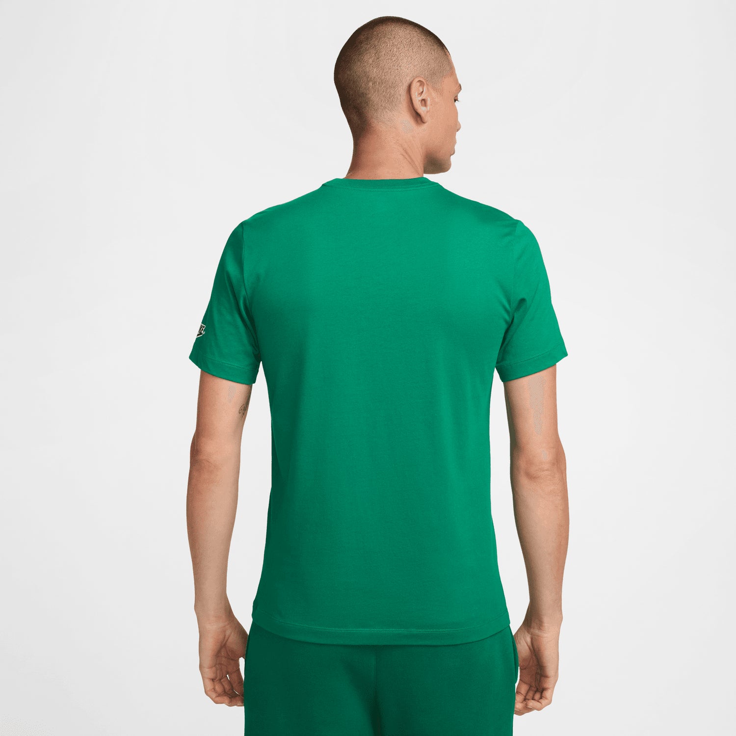 NIKE | CLUB טישרט | FOOT LOCKER
