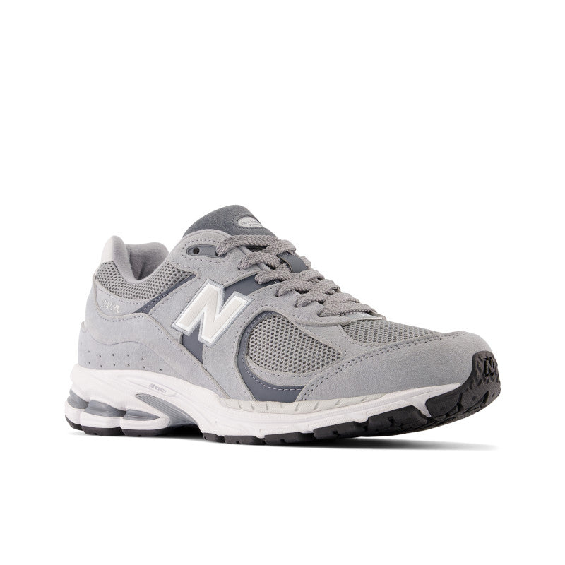NEW BALANCE | 2002 סניקרס | FOOT LOCKER