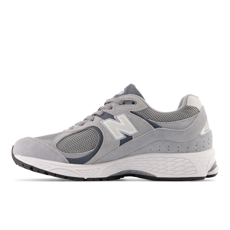 NEW BALANCE | 2002 סניקרס | FOOT LOCKER
