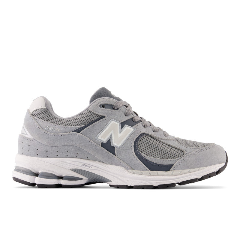 NEW BALANCE | 2002 סניקרס | FOOT LOCKER