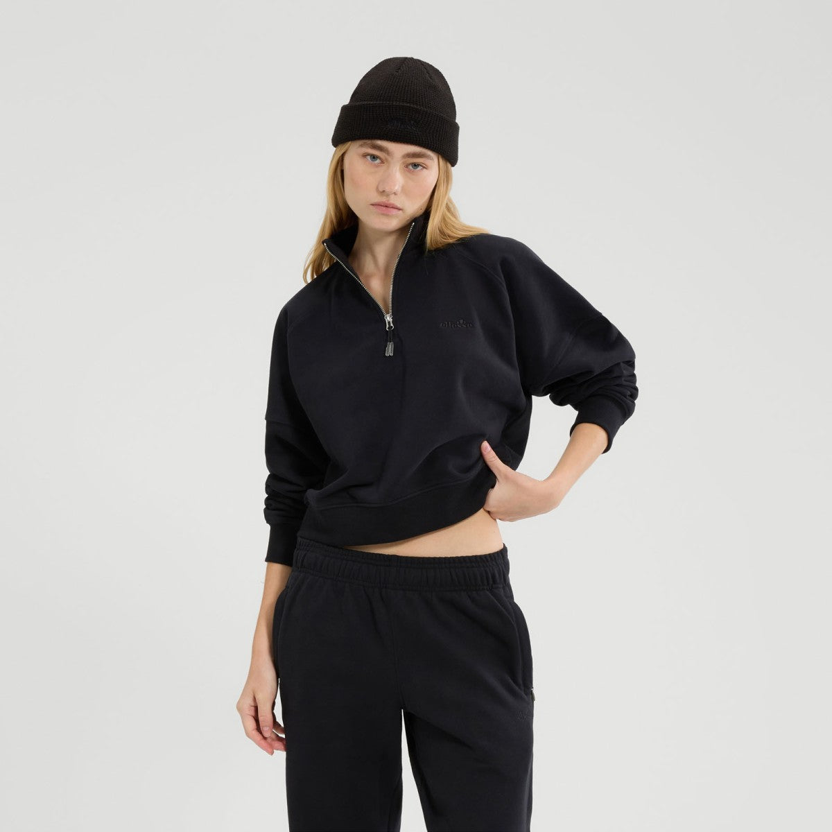 ESSENTIALS-CARRERA 1/4 ZIP סווטשירט