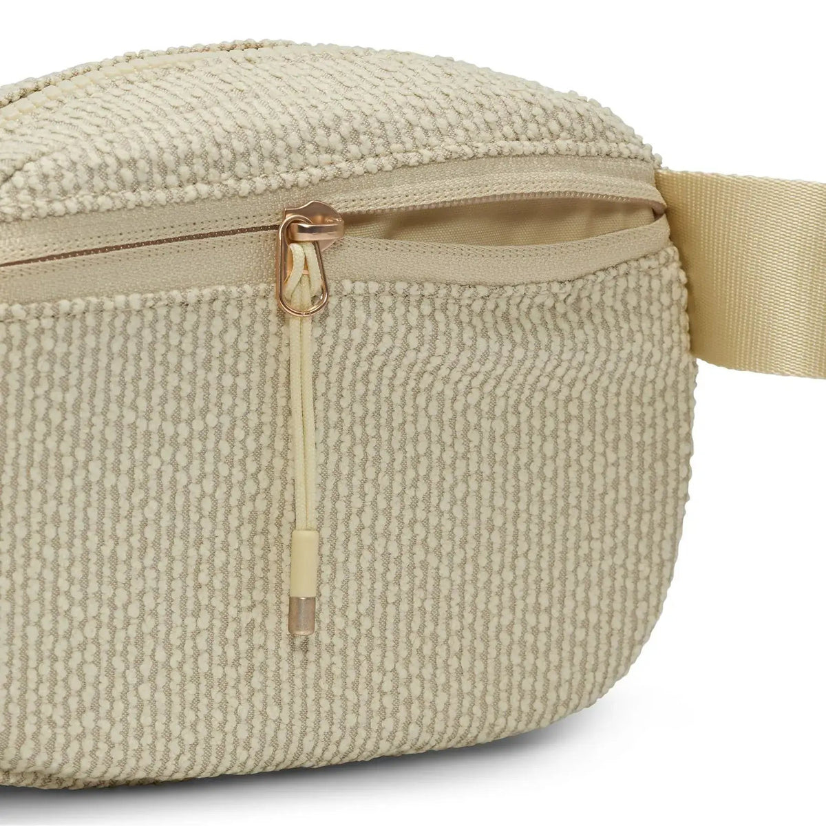 Aura Crossbody פאוץ