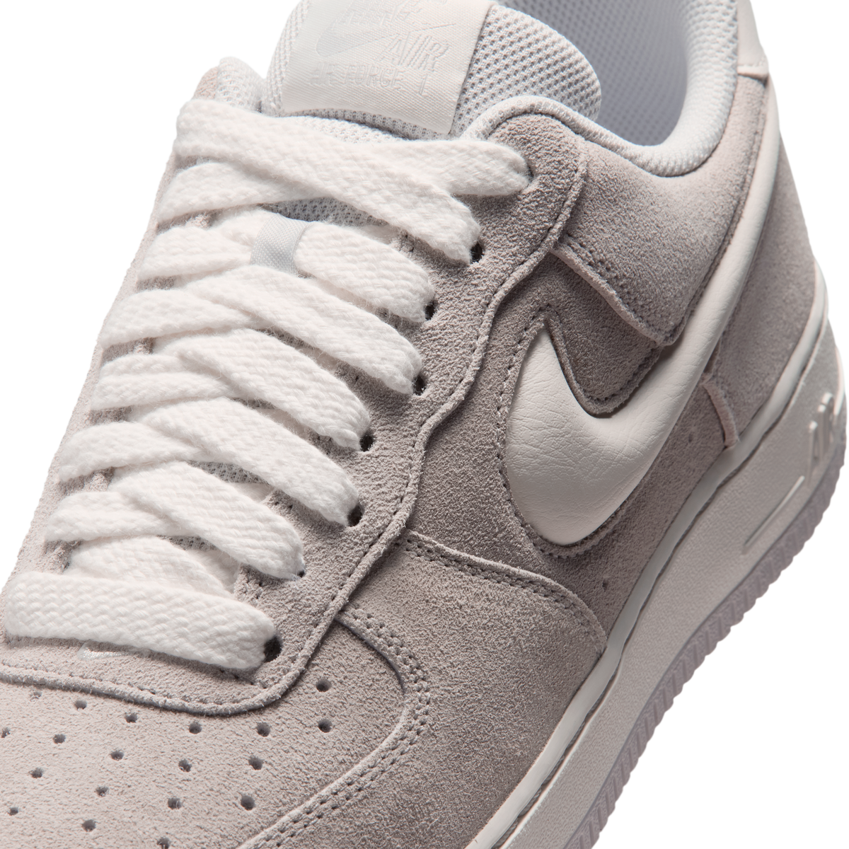 Air Force 1 '07 LV8 סניקרס