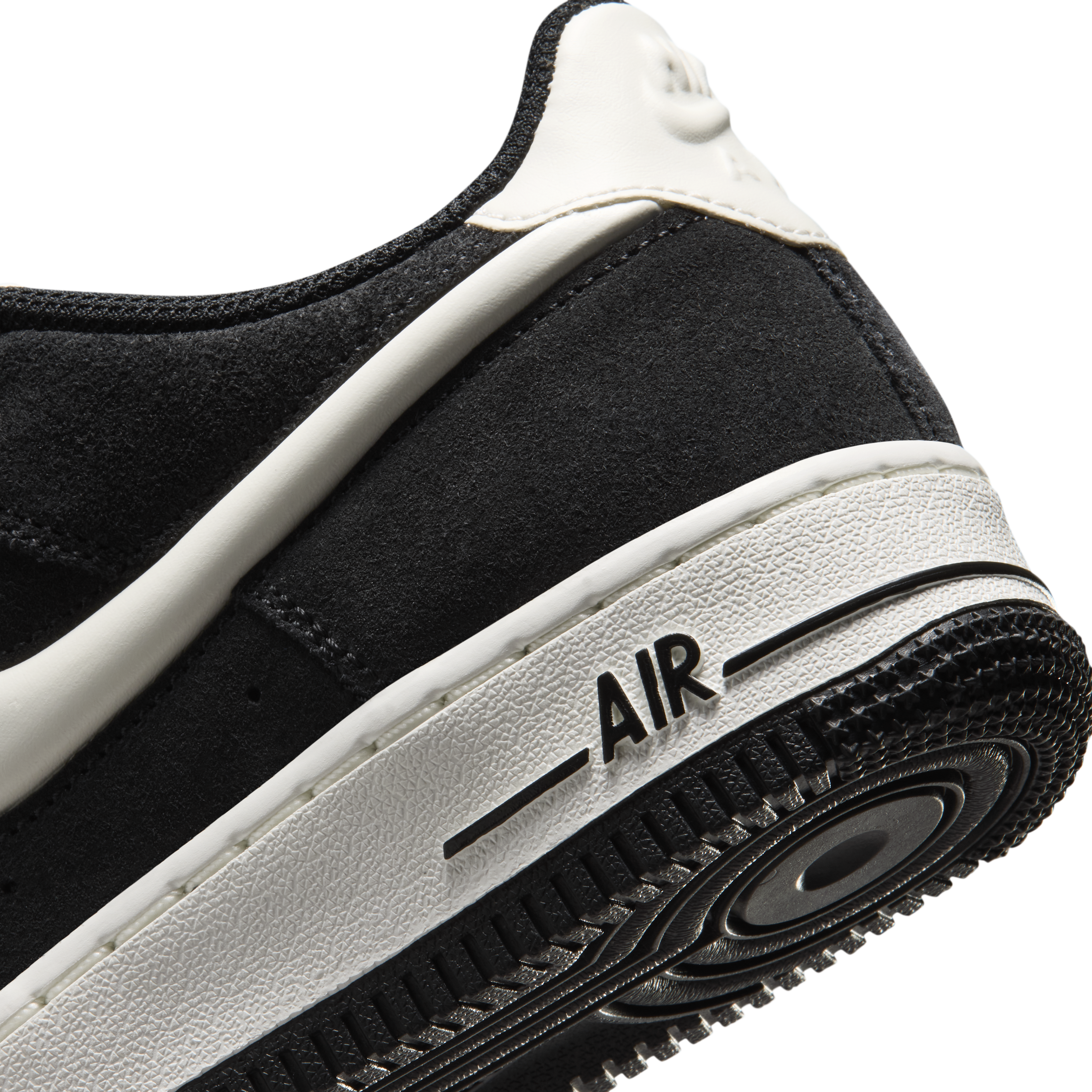 Air Force 1 LV8 סניקרס