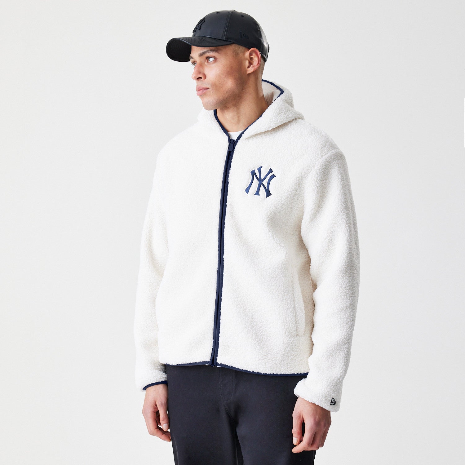 NY YANKEES SHERPA ז'קט עם קפוצ'ון
