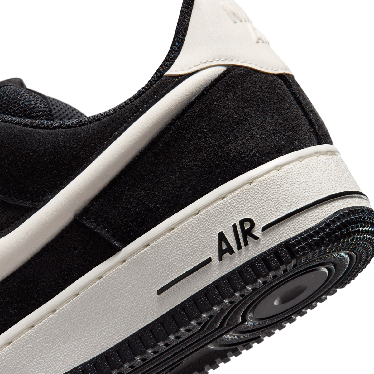 Air Force 1 '07 LV8 סניקרס