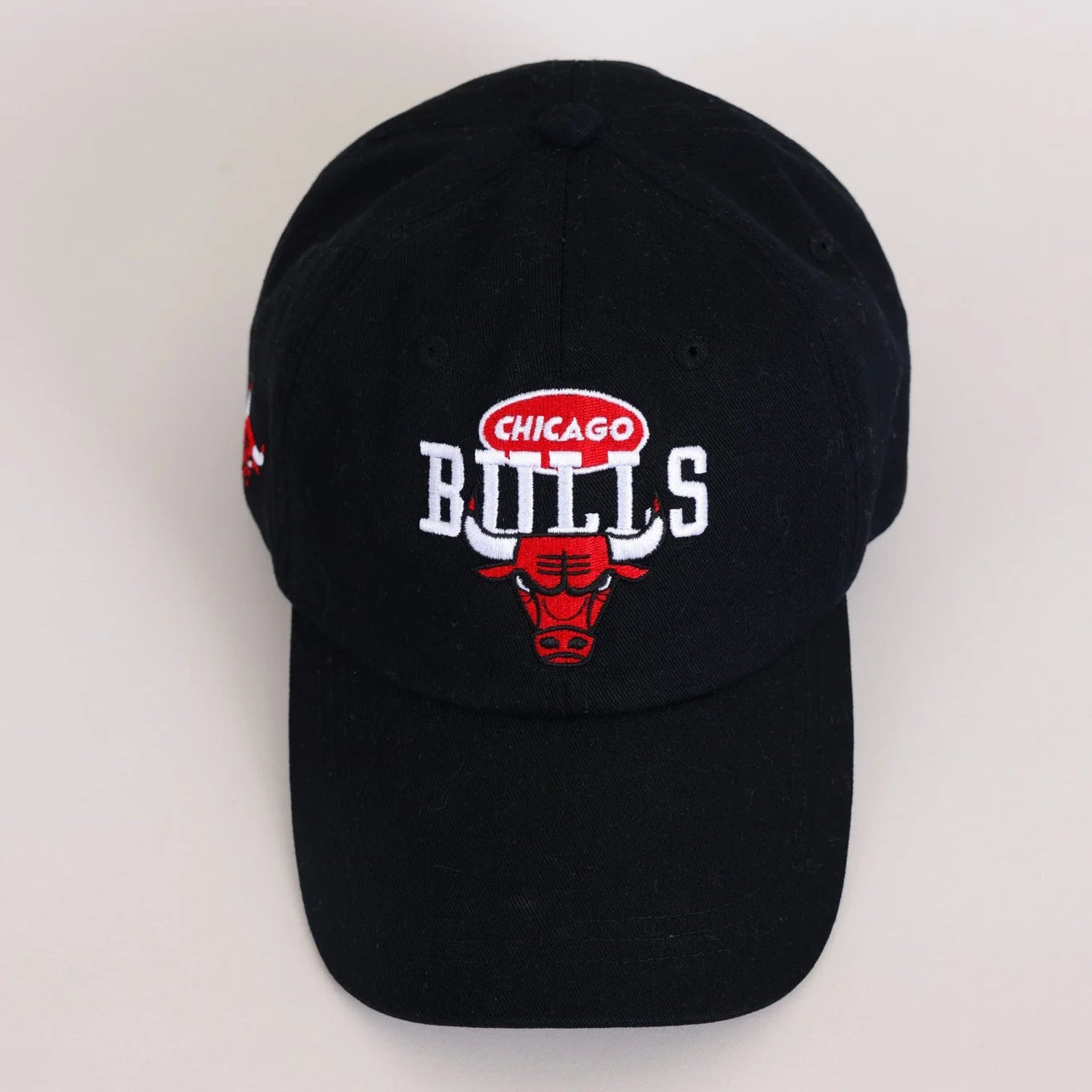 כובע ממותג NBA