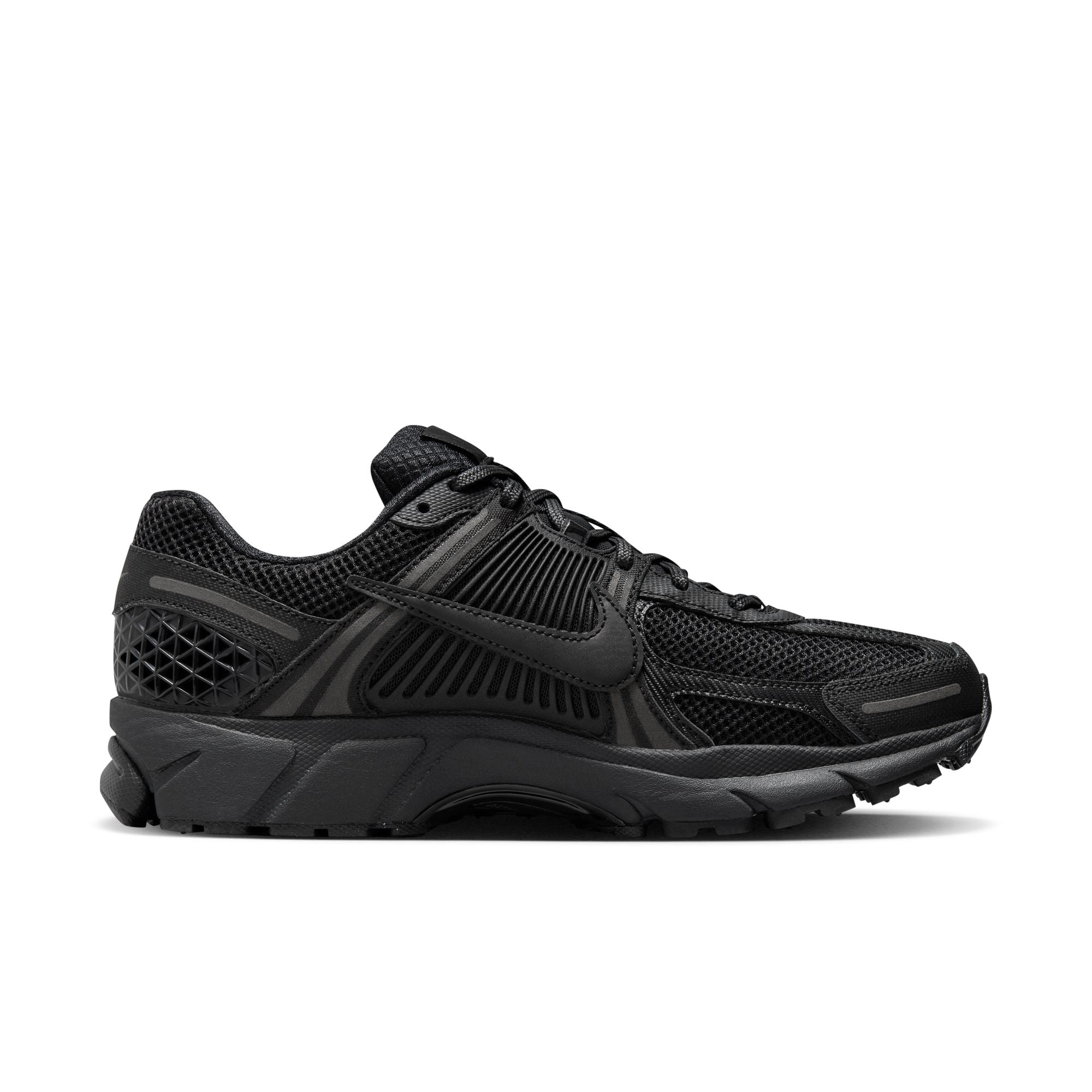 NIKE ZOOM VOMERO 5 סניקרס