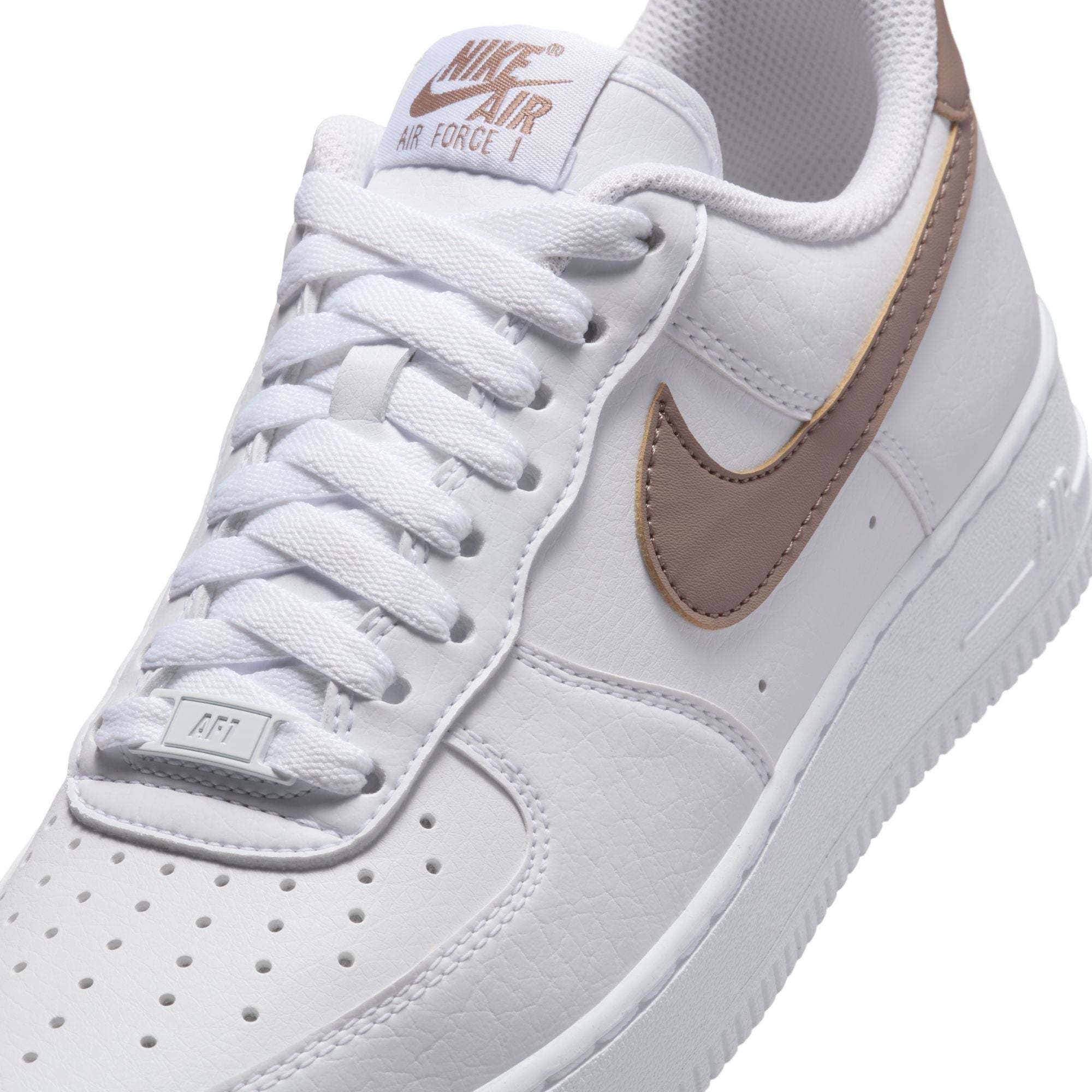 W AIR FORCE 1 07 NEXT NATURE סניקרס