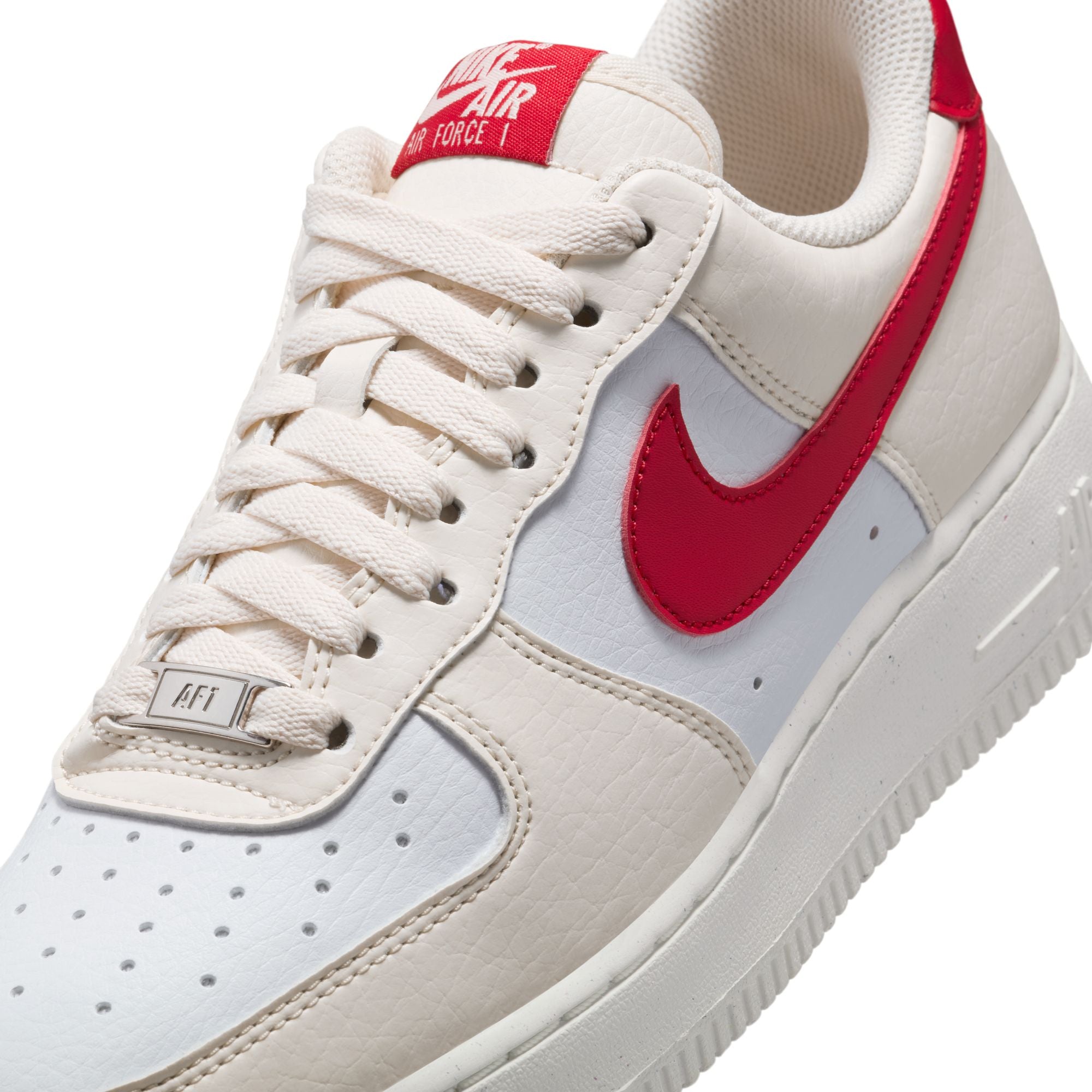 W AIR FORCE 1 07 NEXT NATURE סניקרס