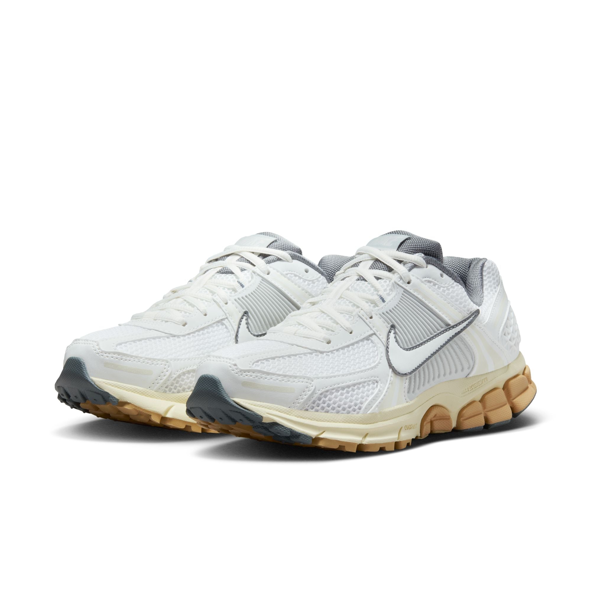 NIKE ZOOM VOMERO 5 סניקרס