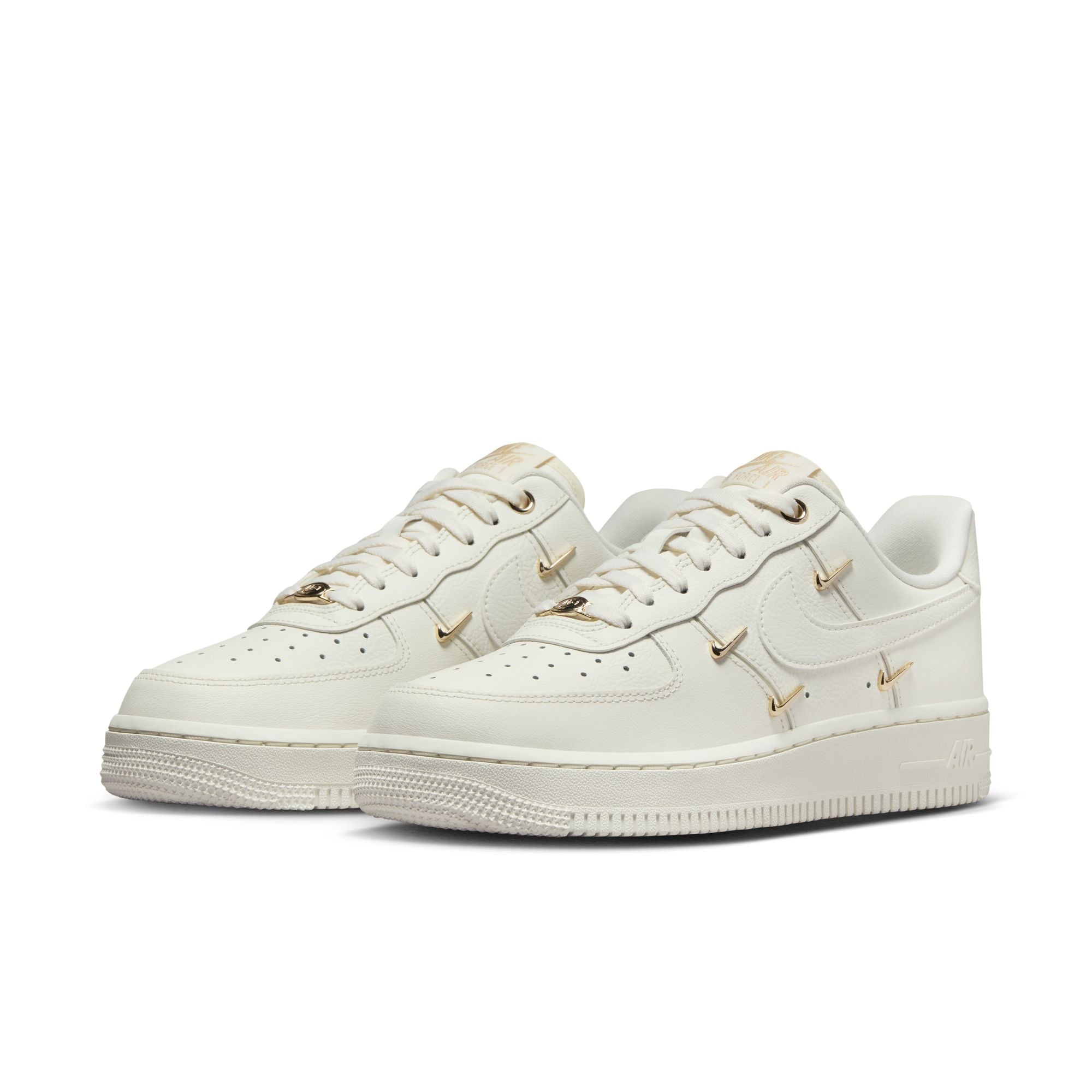 AIR FORCE 1 07 LX סניקרס