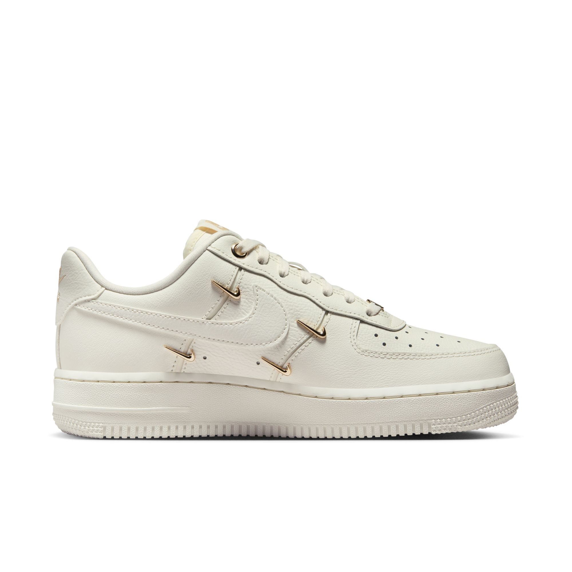 AIR FORCE 1 07 LX סניקרס