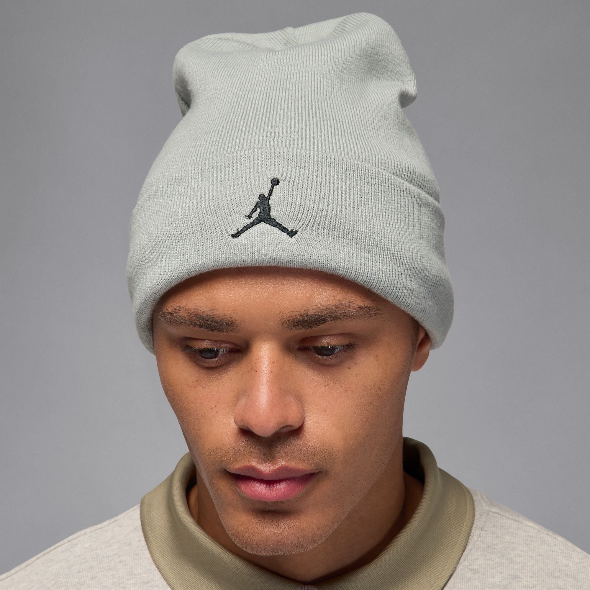 JORDAN PEAK BEANIE כובע