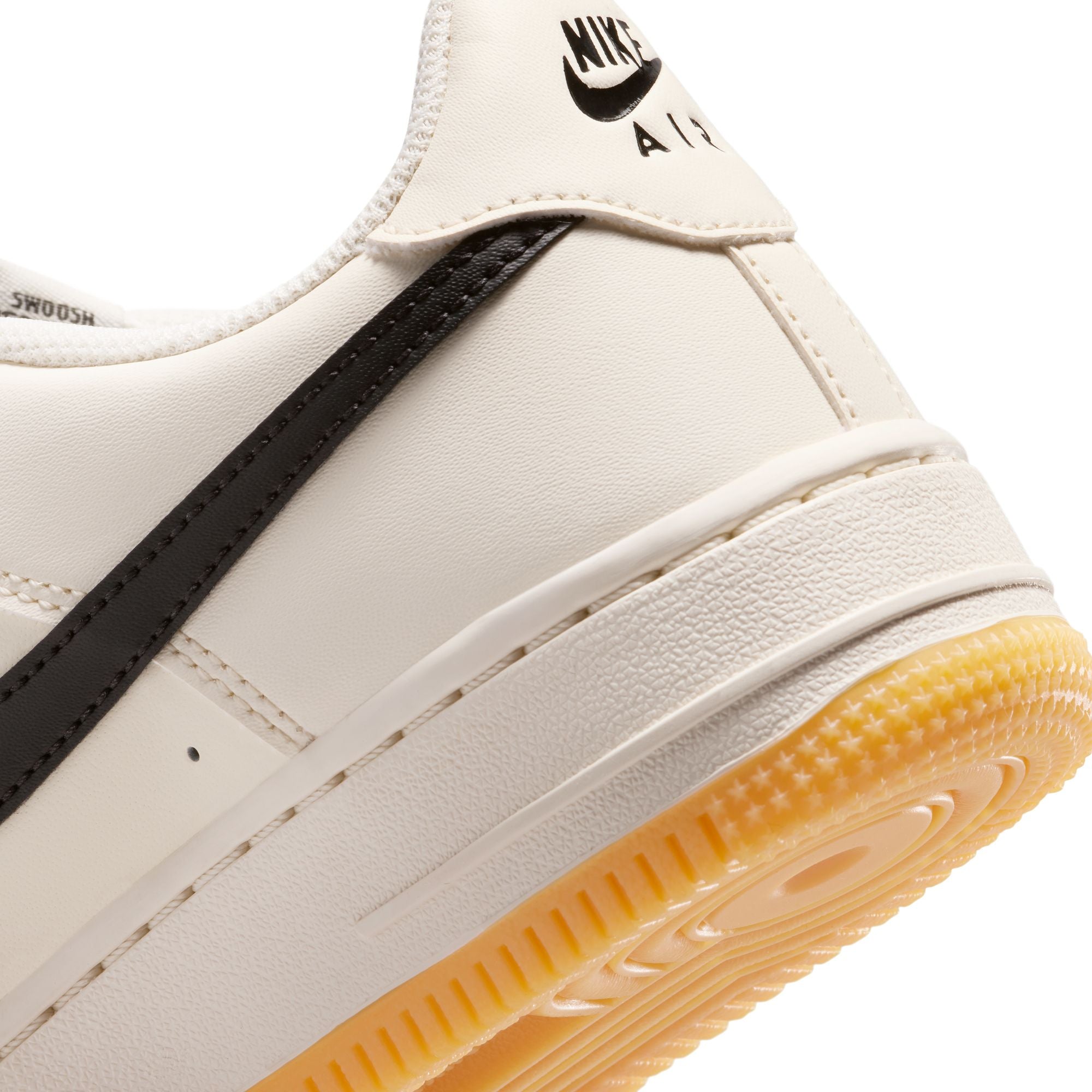 AIR FORCE 1 LV8 3 סניקרס