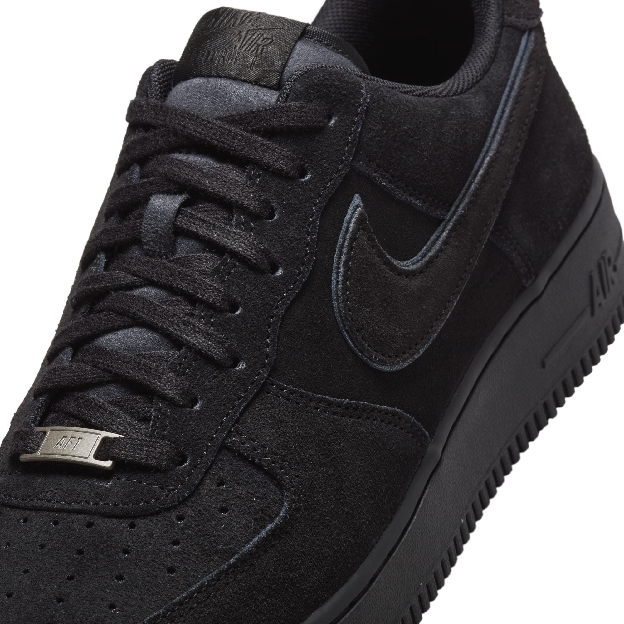 AIR FORCE 1 07 LV8 סניקרס