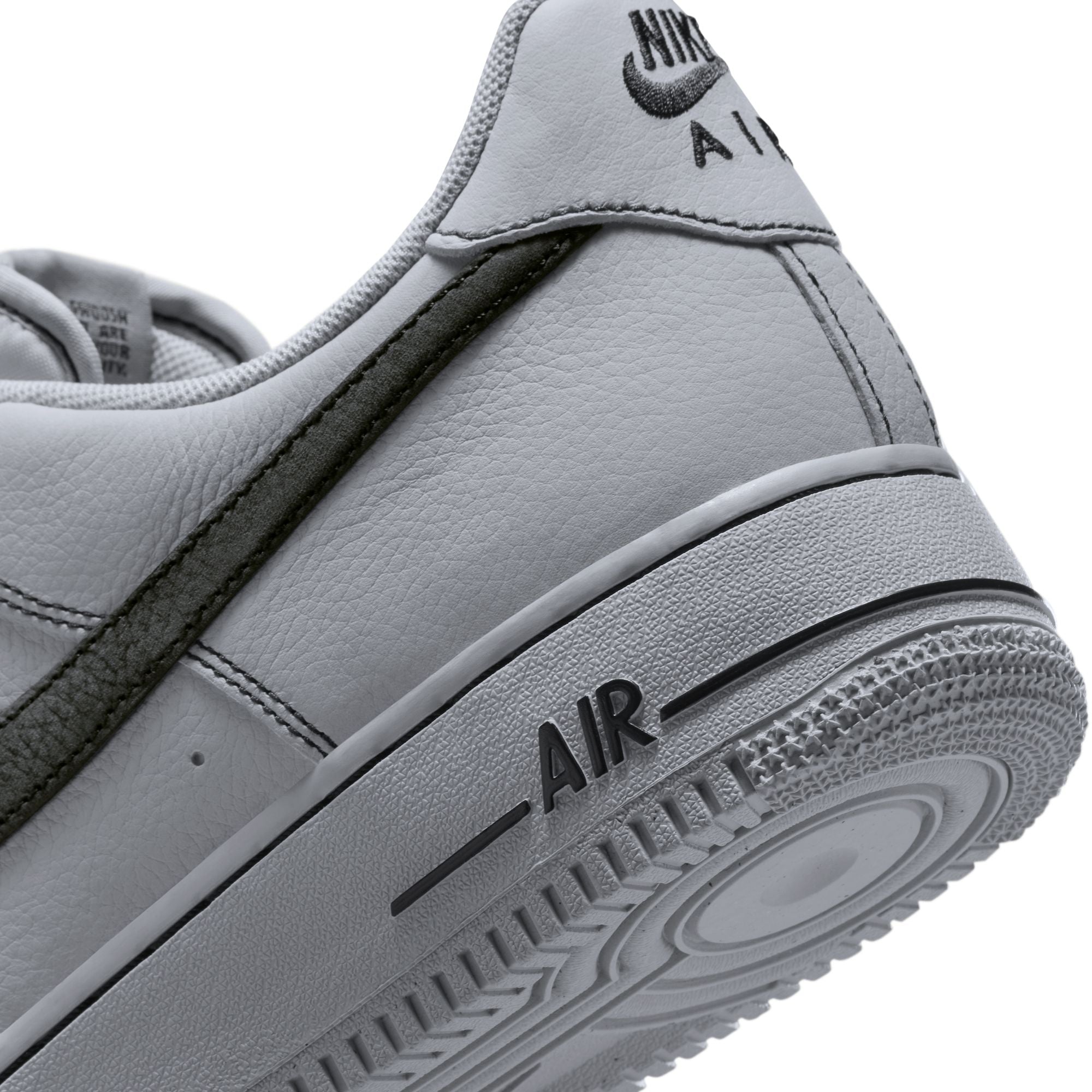 AIR FORCE 1 07 LV8 סניקרס