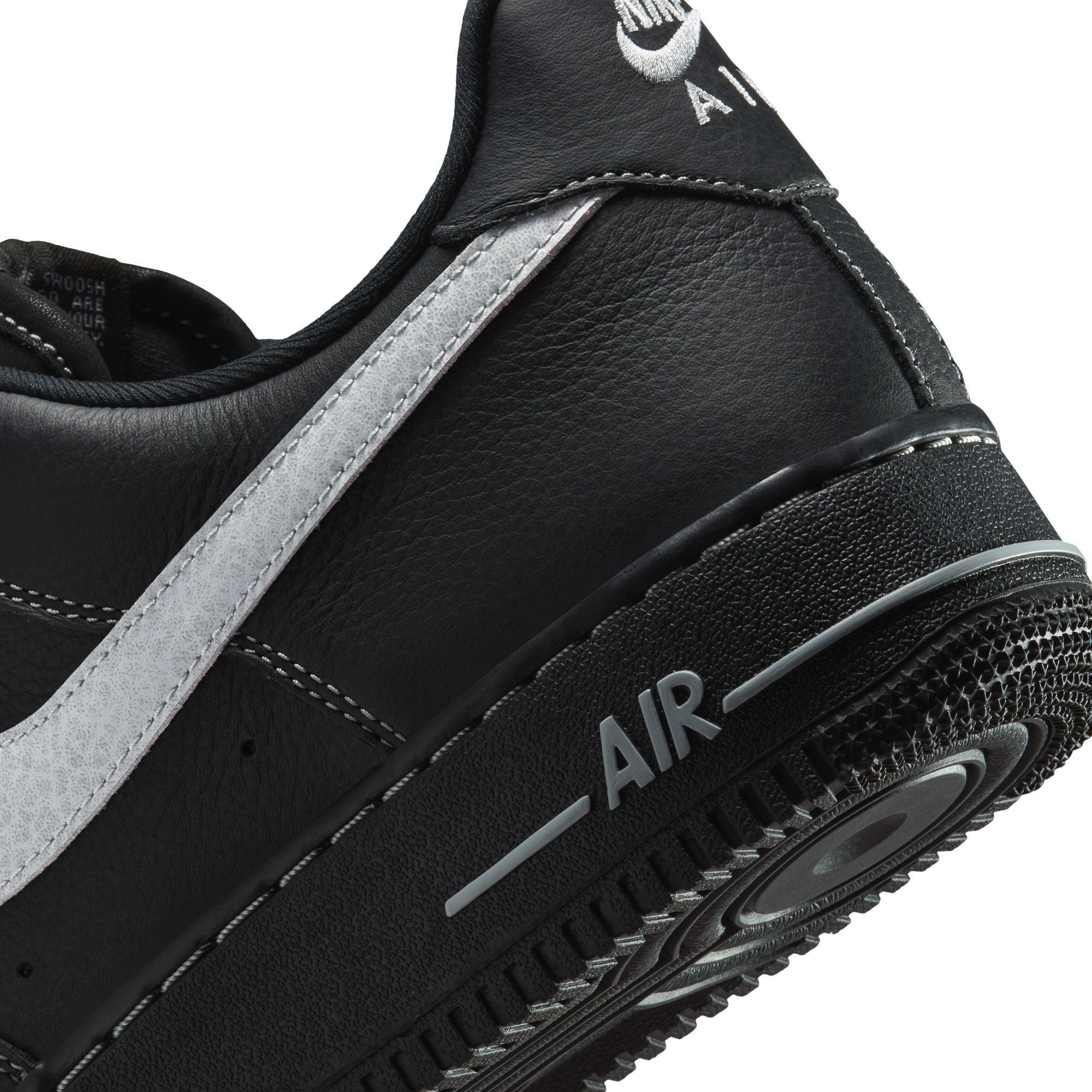 AIR FORCE 1 '07 LV8 סניקרס