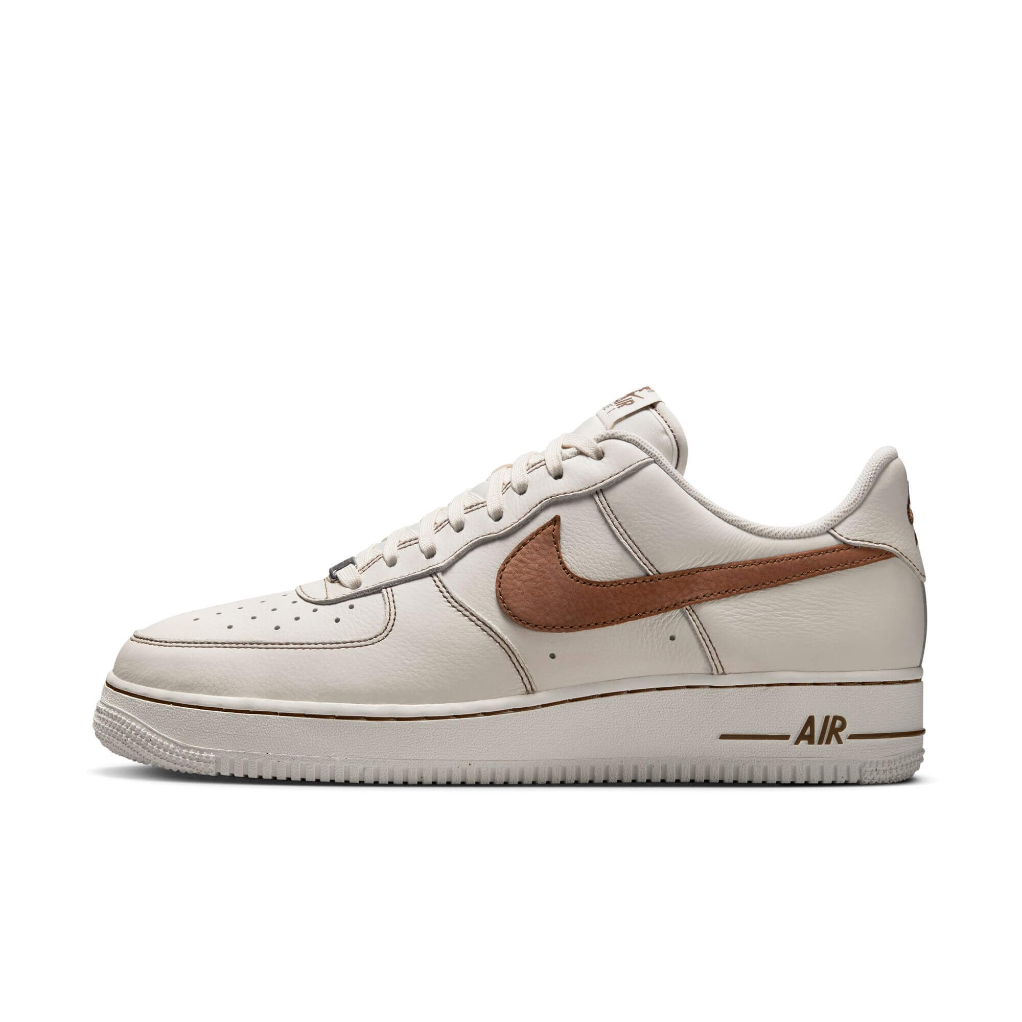 AIR FORCE 1 07 LV8 סניקרס