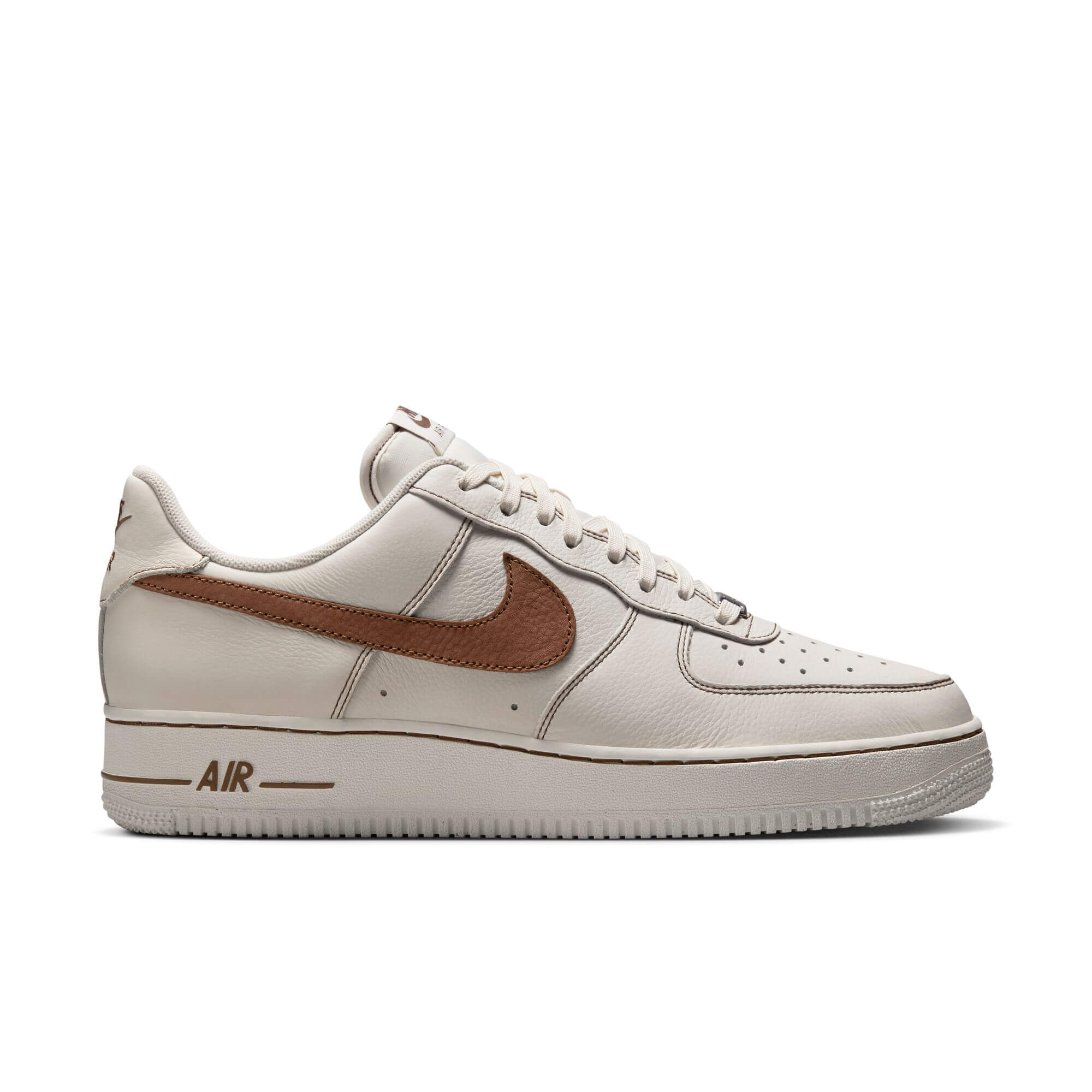 AIR FORCE 1 07 LV8 סניקרס