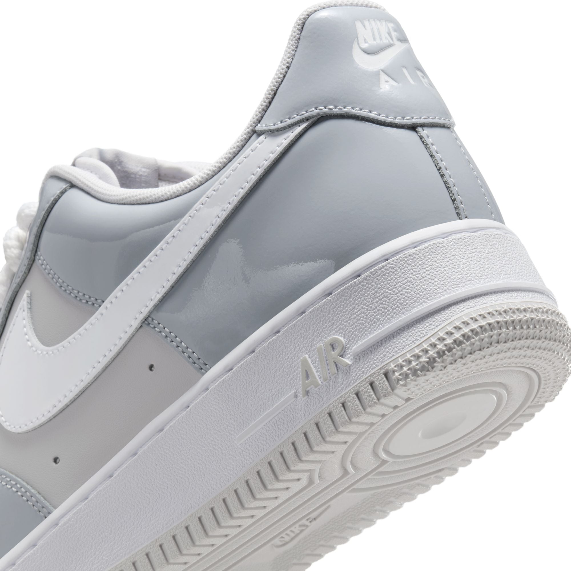 AIR FORCE 1 07 LV8 סניקרס