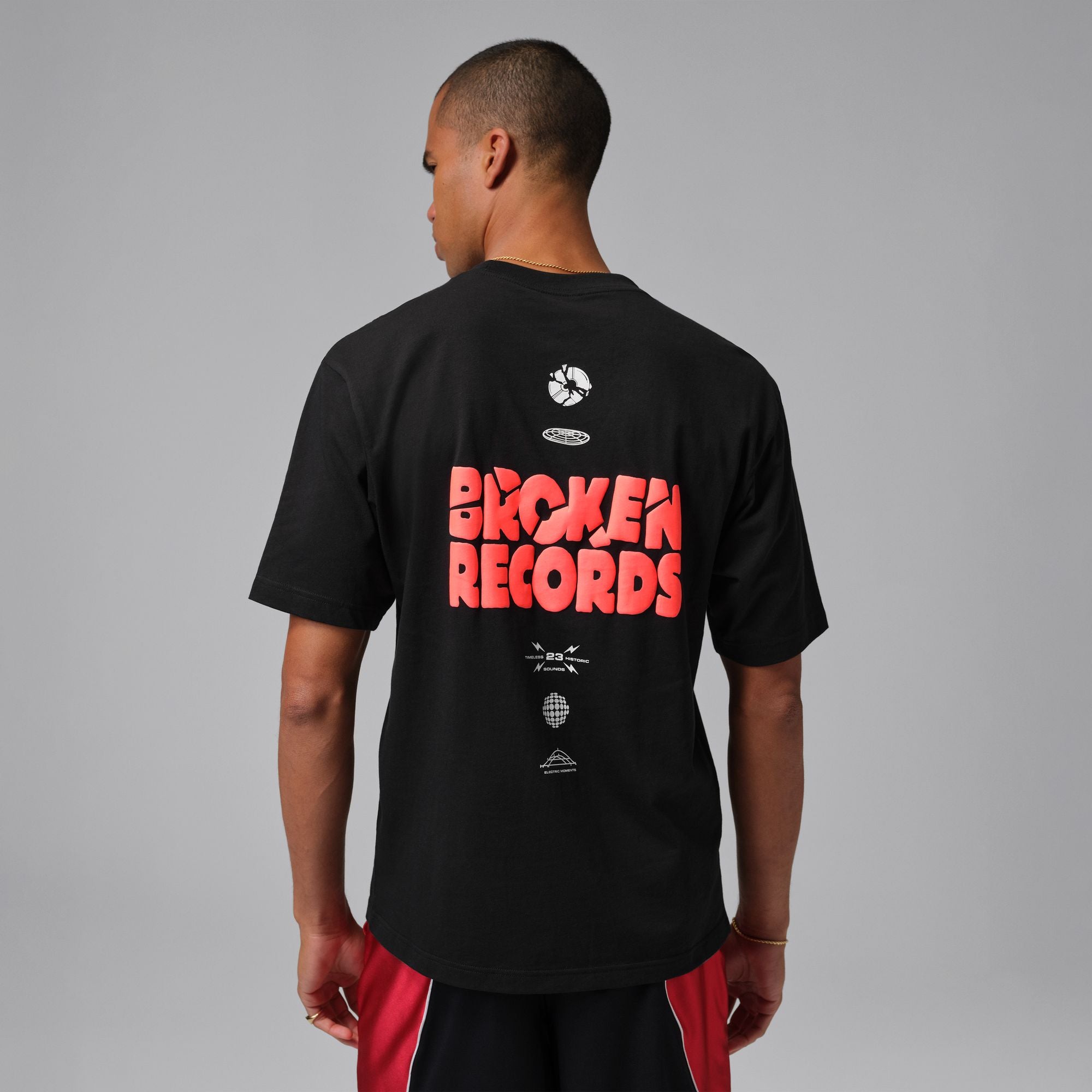 JORDAN BROKEN RECORDS טי שירט