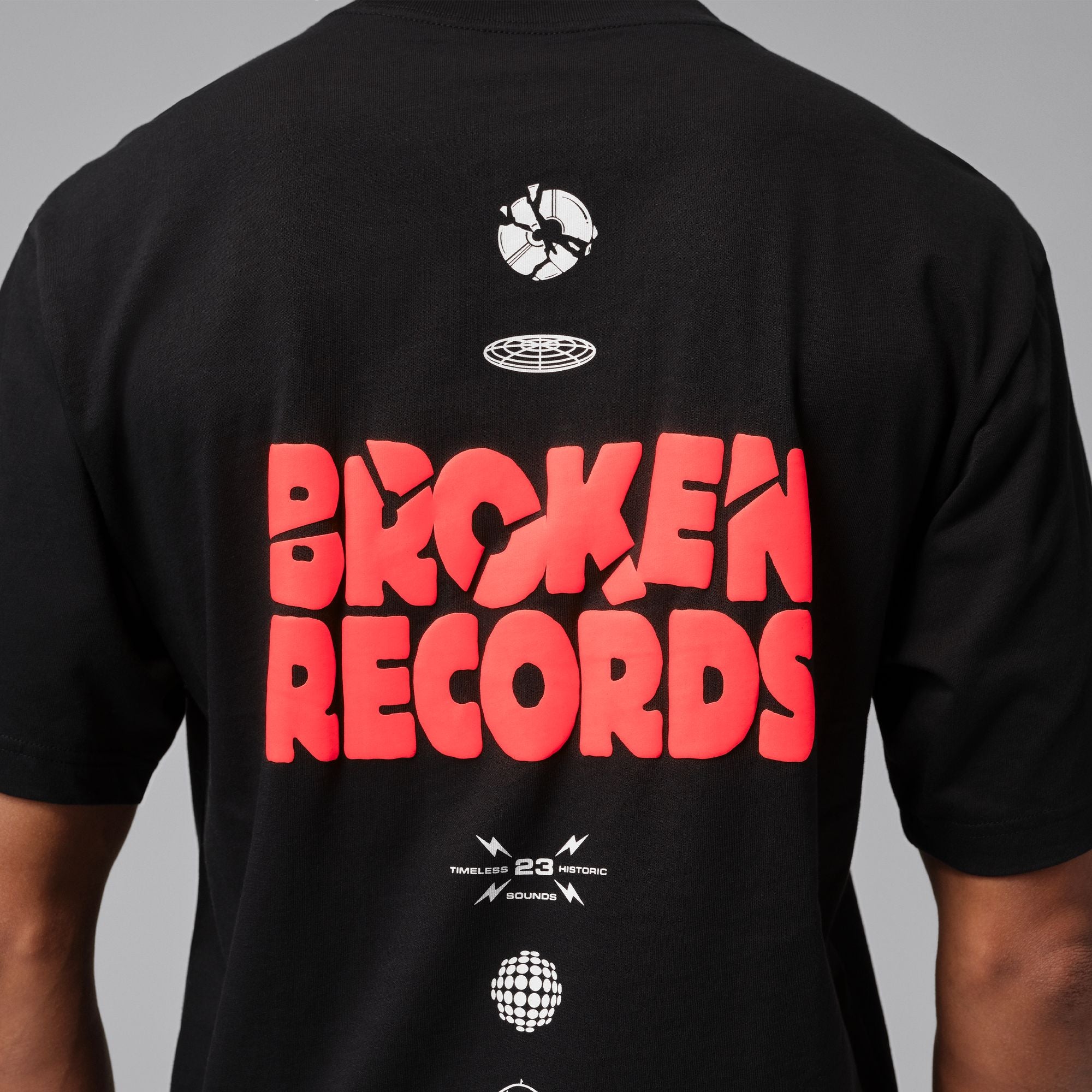 JORDAN BROKEN RECORDS טי שירט