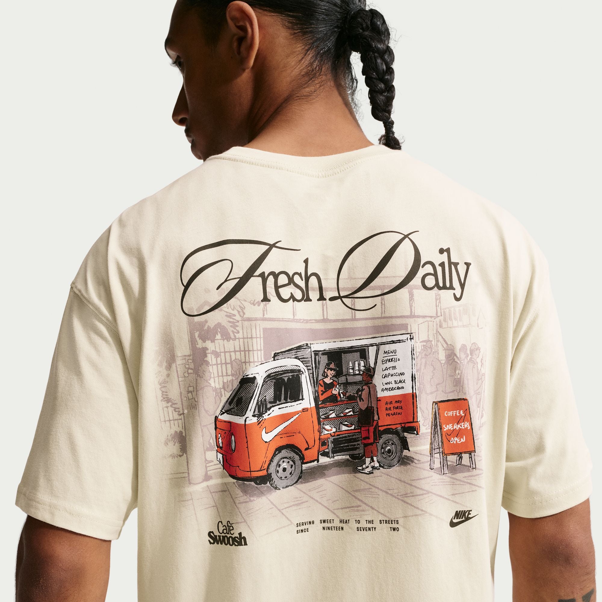 CAFE SWOOSH טי שירט