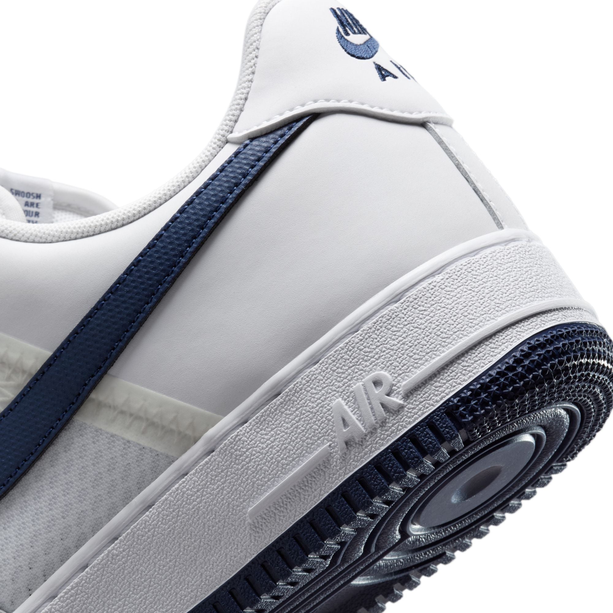 NIKE AIR FORCE 1 07 LV8 סניקרס