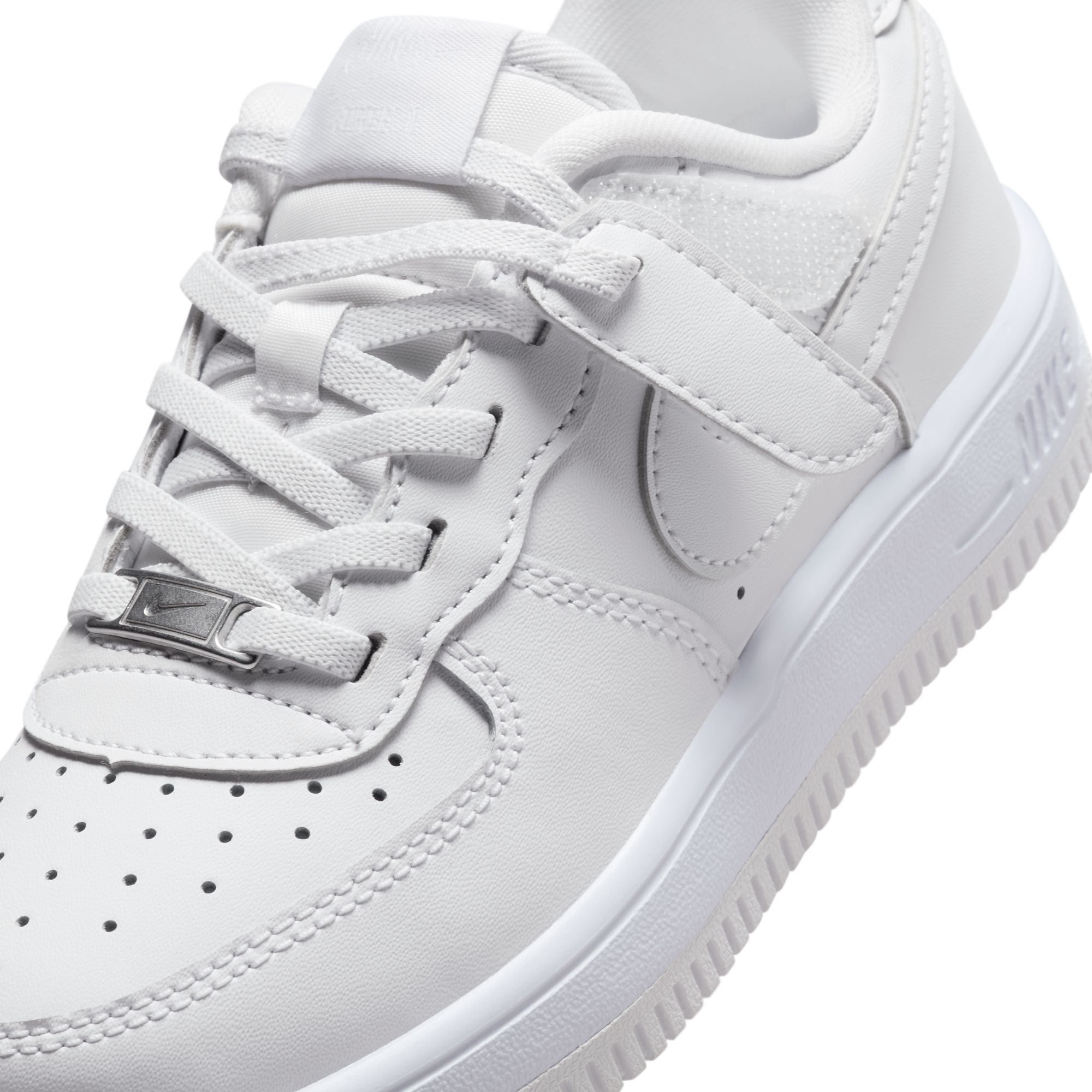 NIKE AIR FORCE 1 07 סניקרס
