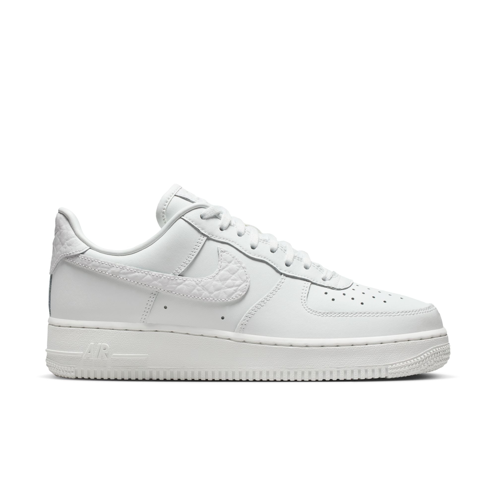 AIR FORCE 1 07 LOW סניקרס