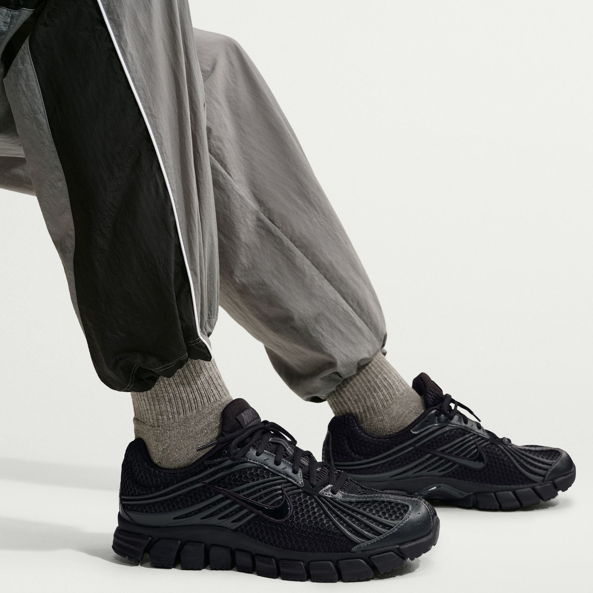 ZOOM SKYLON 11 סניקרס