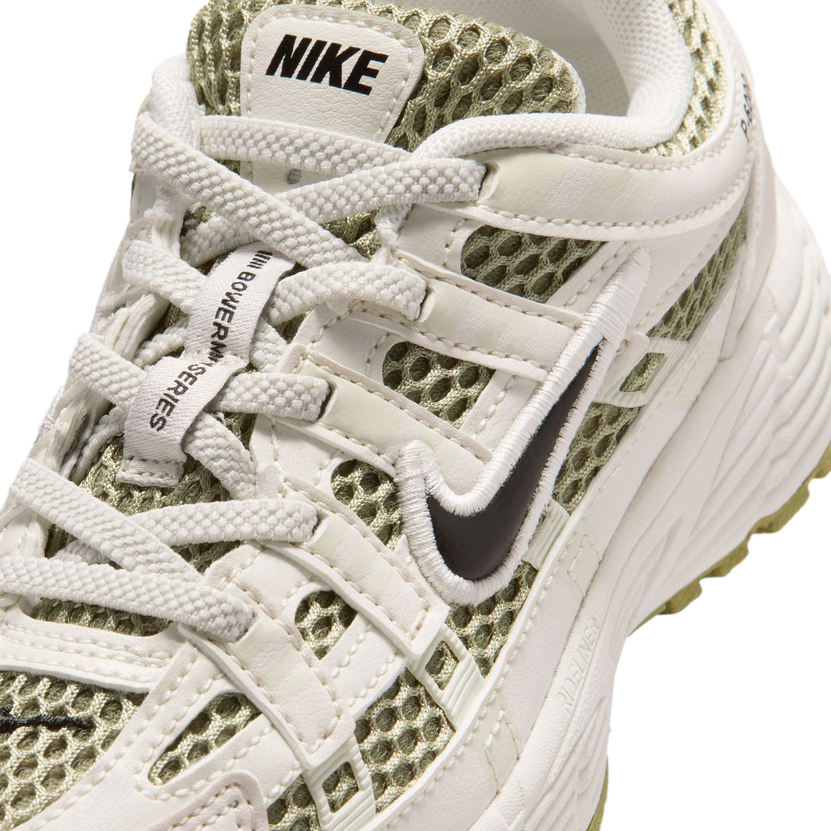 P-6000 סניקרס