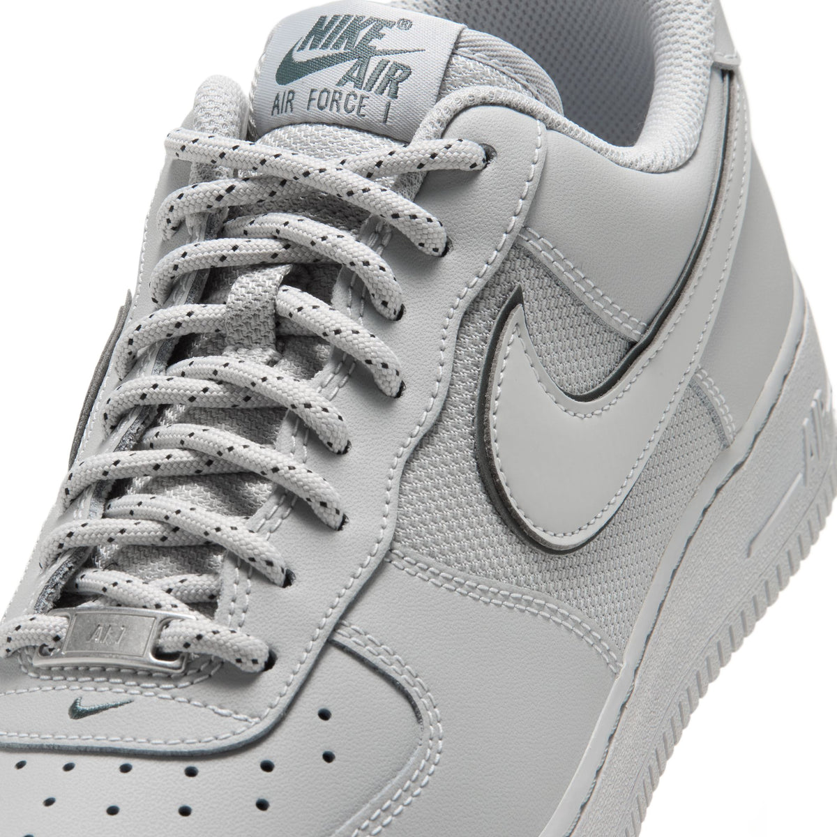 AIR FORCE 1 '07 LV8 סניקרס