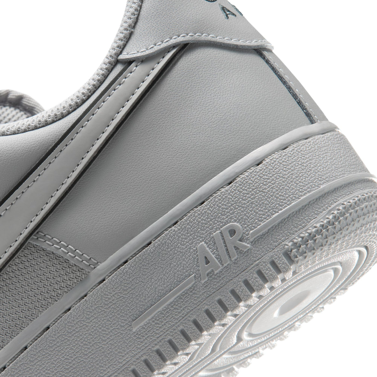 AIR FORCE 1 '07 LV8 סניקרס