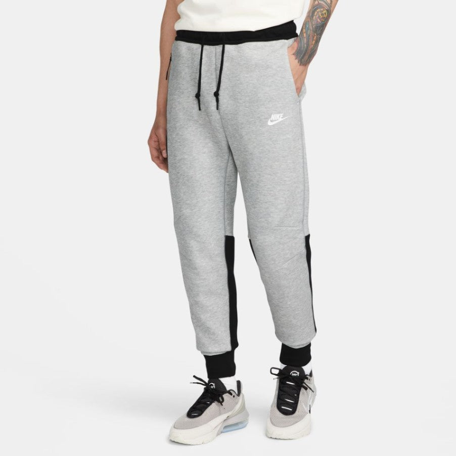 NIKE | SPORTSWEAR TECH FLEECE מכנסי טרנינג  | FOOT LOCKER