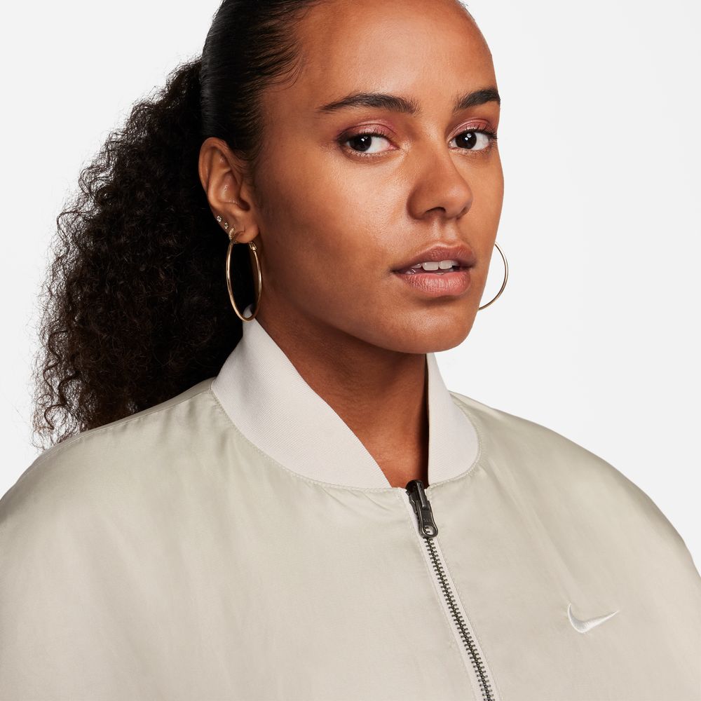 NIKE | SPORTSWEAR VARSITY BOMBER ג'קט  | FOOT LOCKER