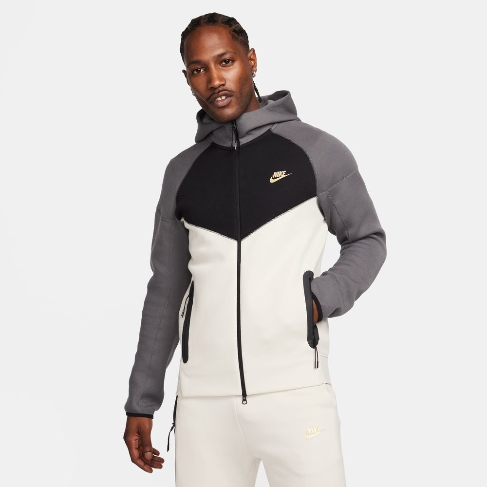 NIKE | SPORTSWEAR TECH WINDRUNNER קפוצ'ון  | FOOT LOCKER