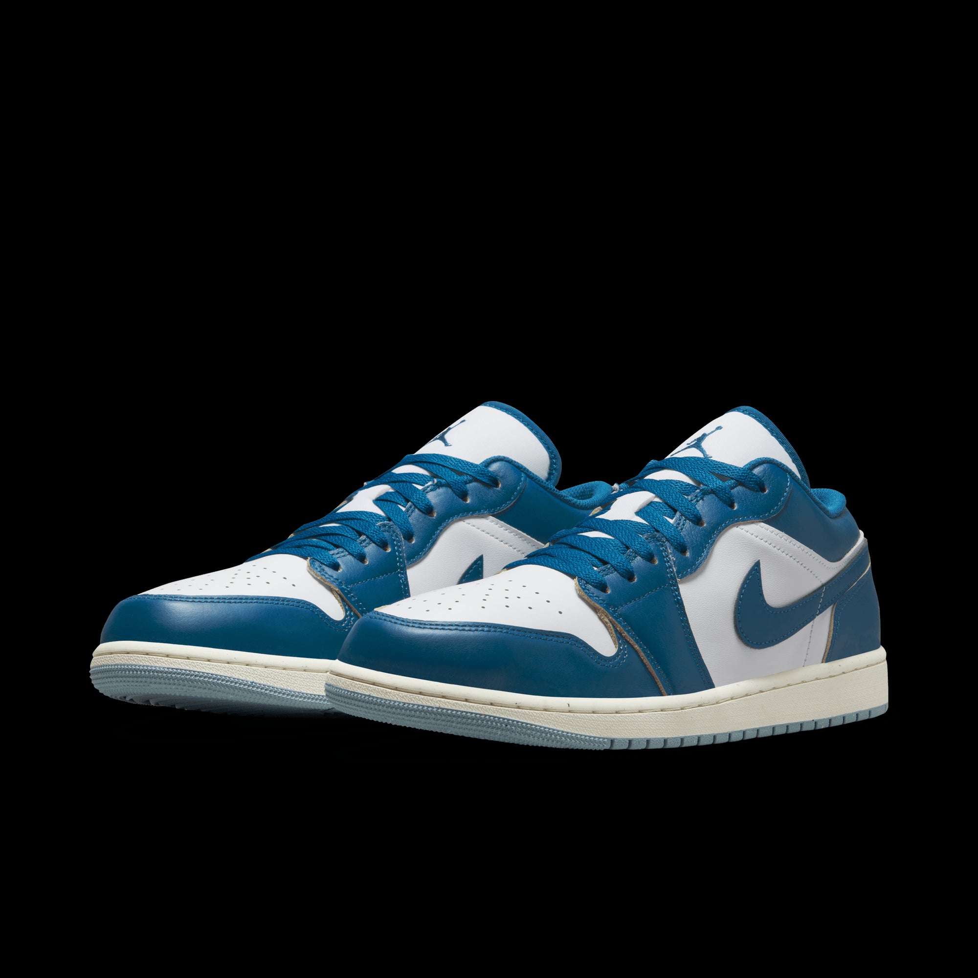 NIKE | AIR JORDAN 1 LOW SE סניקרס  | FOOT LOCKER