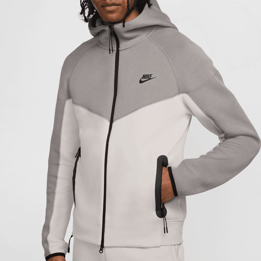 NIKE | SPORTSWEAR TECH WINDRUNNER קפוצ'ון  | FOOT LOCKER