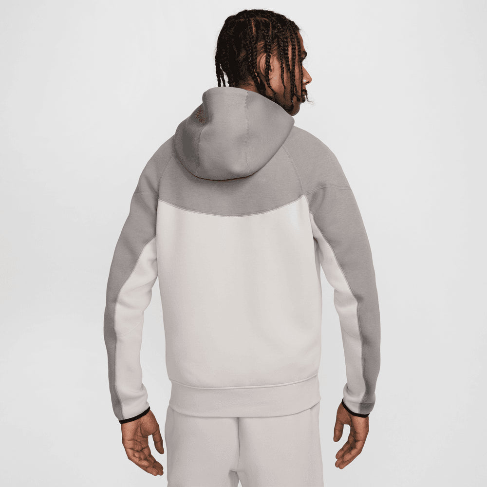 NIKE | SPORTSWEAR TECH WINDRUNNER קפוצ'ון  | FOOT LOCKER