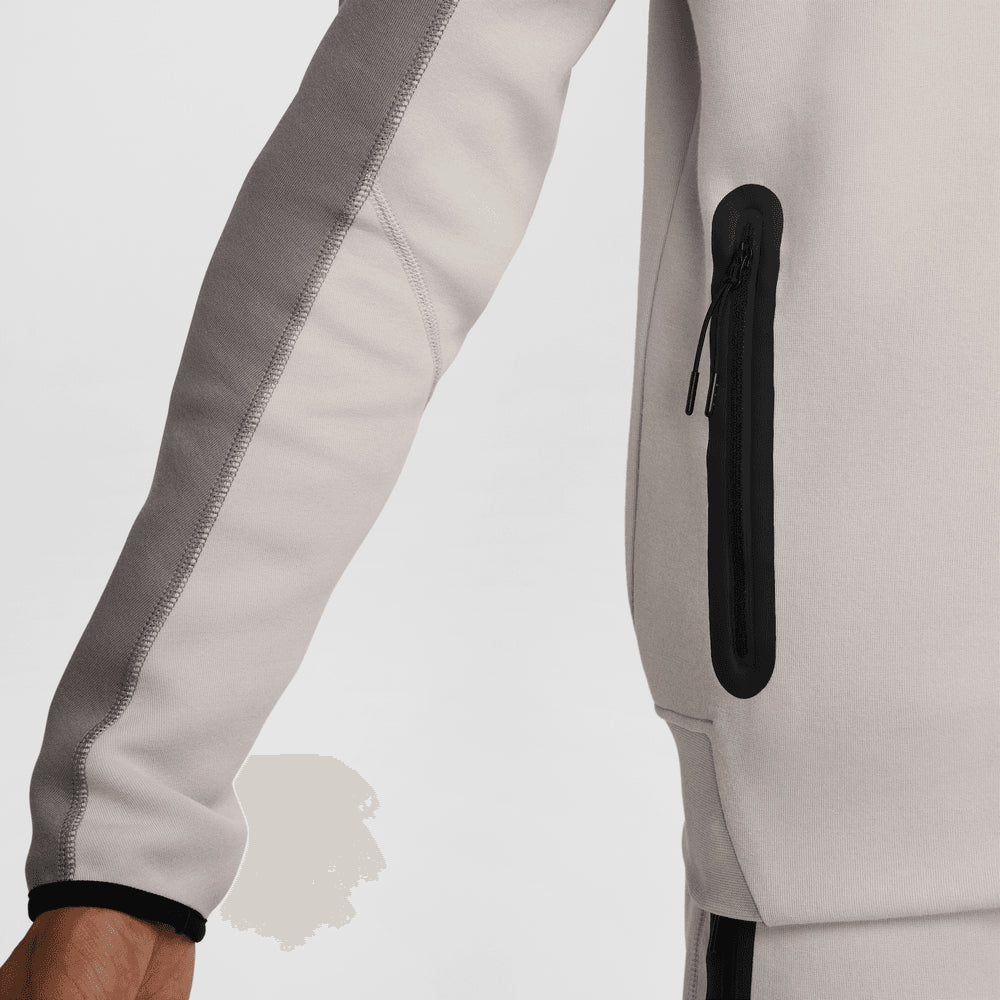 NIKE | SPORTSWEAR TECH WINDRUNNER קפוצ'ון  | FOOT LOCKER