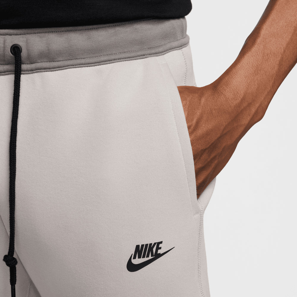 NIKE | SPORTSWEAR TECH FLEECE מכנסי טרנינג  | FOOT LOCKER