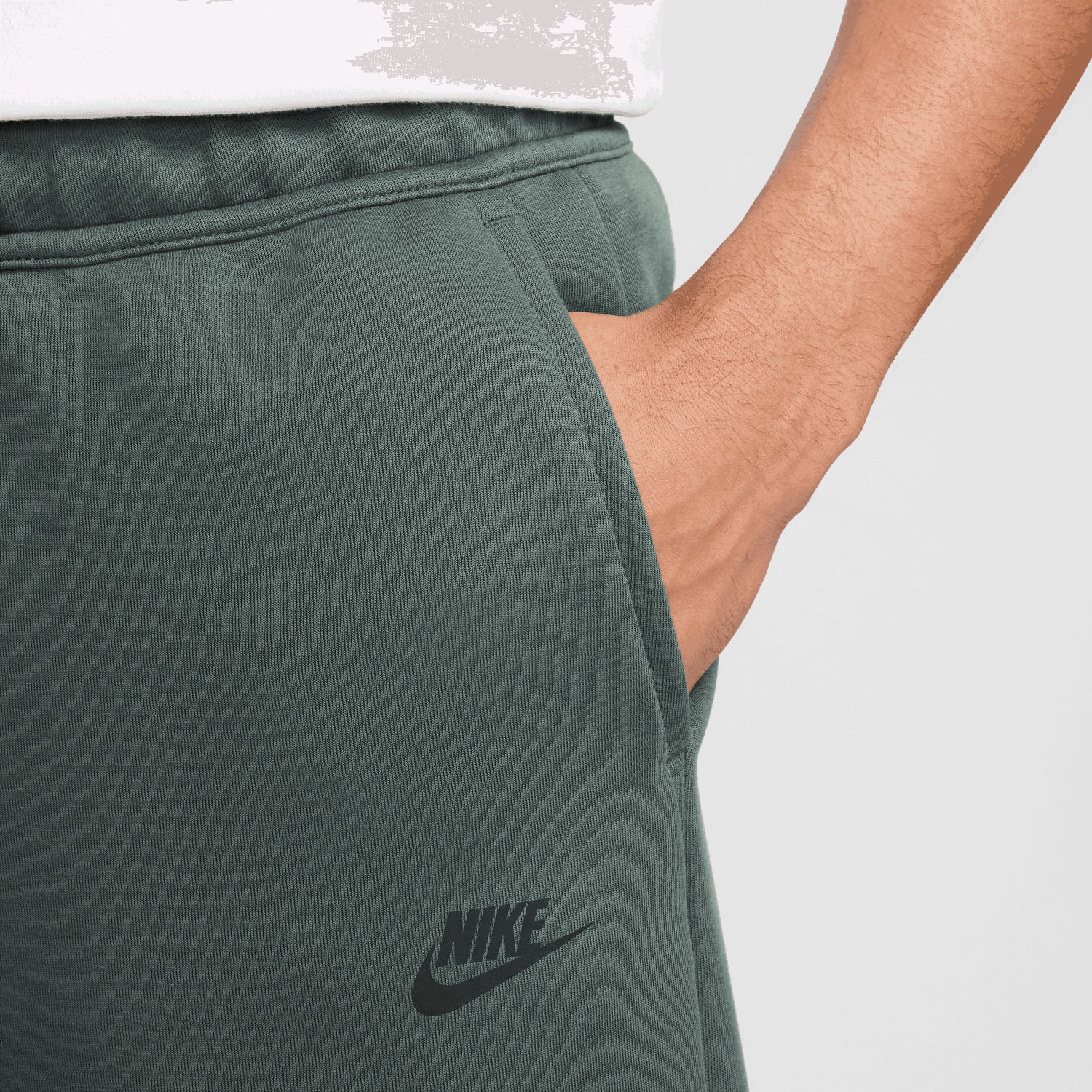 NIKE | SPORTWEAR TECH FLEECE מכנסיים קצרים  | FOOT LOCKER