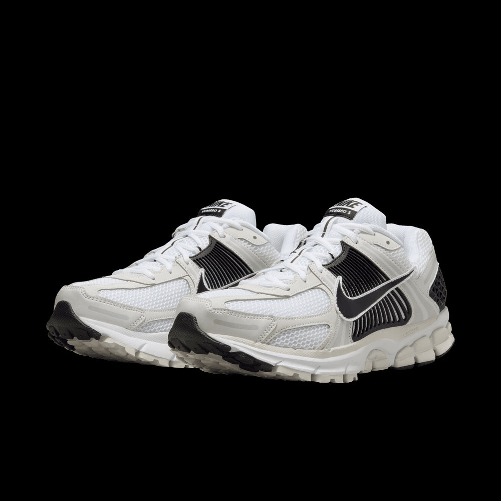 NIKE | ZOOM VOMERO 5 סניקרס  | FOOT LOCKER