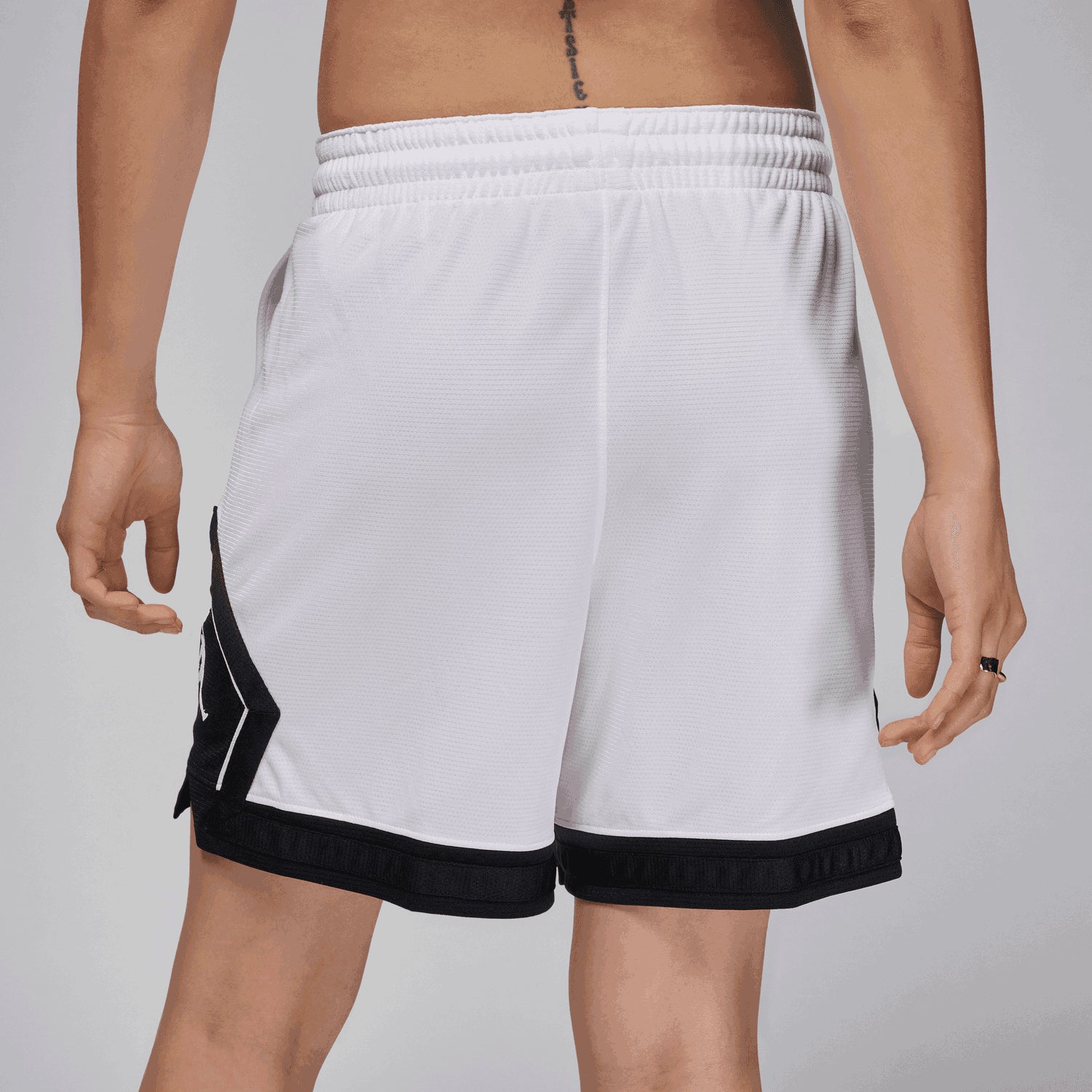 NIKE | DIAMOND SHORTS מכנסיים קצרים  | FOOT LOCKER