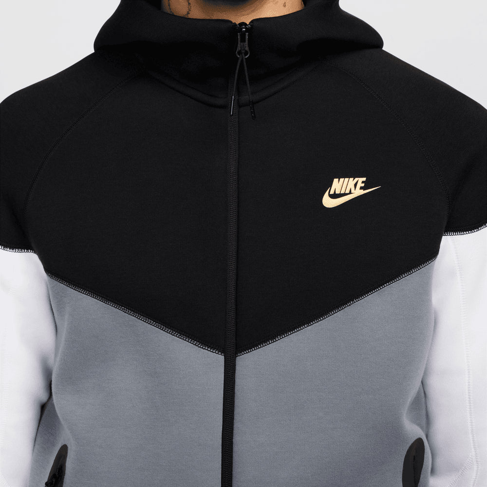 NIKE | SPORTSWEAR TECH WINDRUNNER קפוצ'ון  | FOOT LOCKER