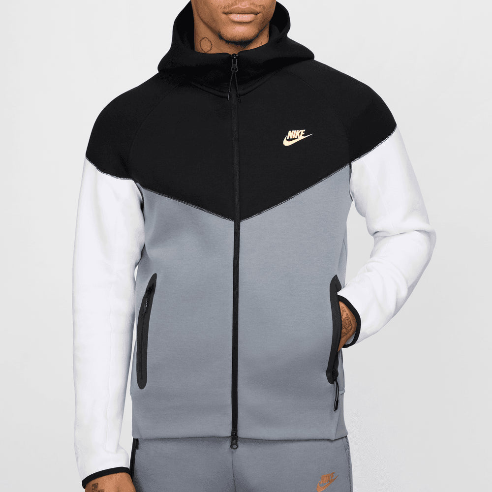 NIKE | SPORTSWEAR TECH WINDRUNNER קפוצ'ון  | FOOT LOCKER