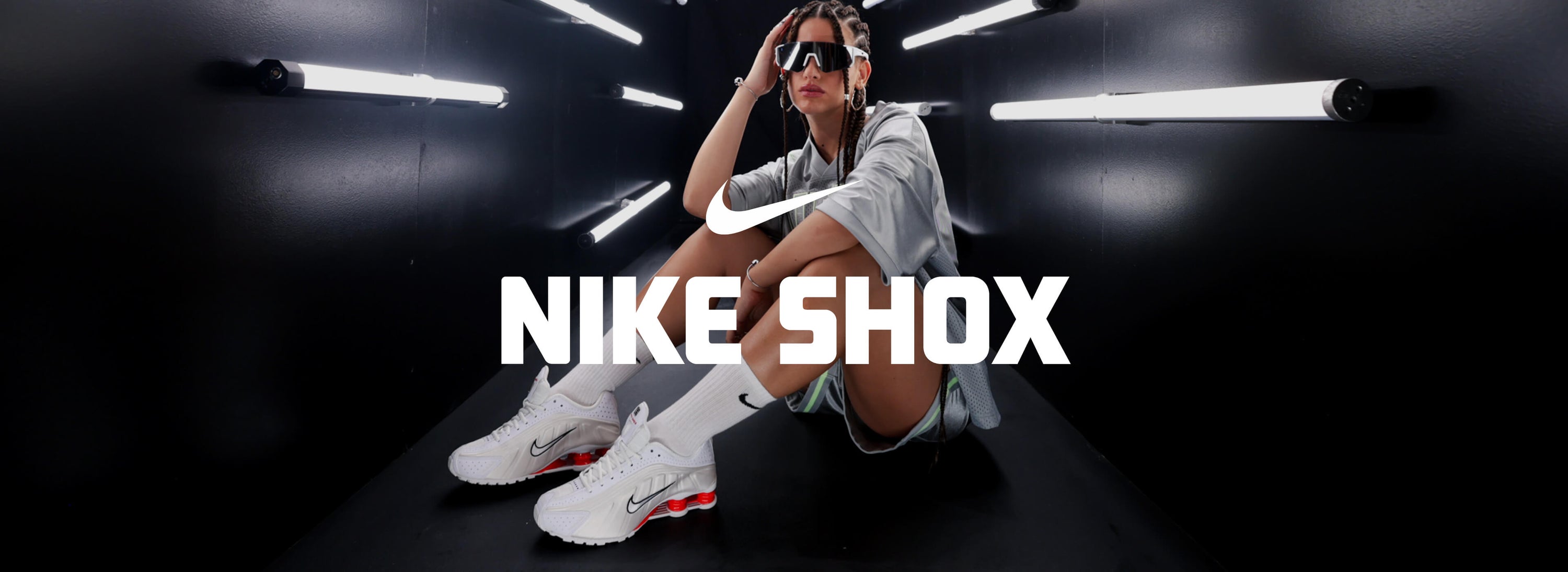 NIKE SHOX